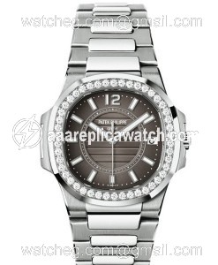 Patek Philippe 7010/1G-010 Nautilus Ladies Quartz 18kt White Gold watch Patek Philippe 7010/1G-010 Nautilus Ladies Quartz 18kt White Gold watch